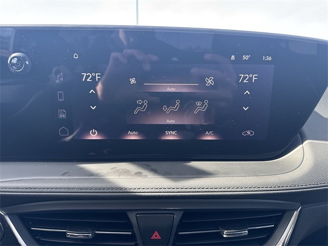 Buick Encore GX Vehicle Full-screen Gallery Image 18