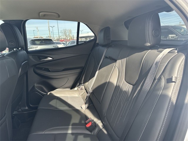 Buick Encore GX Vehicle Full-screen Gallery Image 21