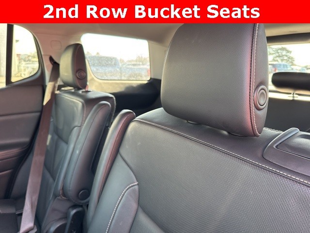 GMC Acadia Vehicle Full-screen Gallery Image 03