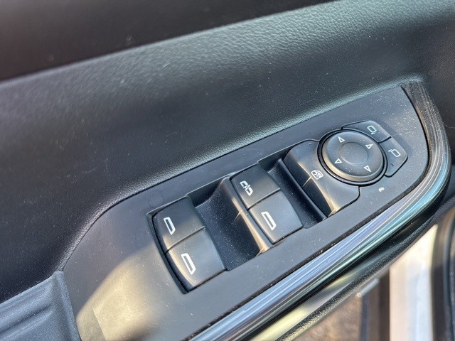 GMC Acadia Vehicle Full-screen Gallery Image 07