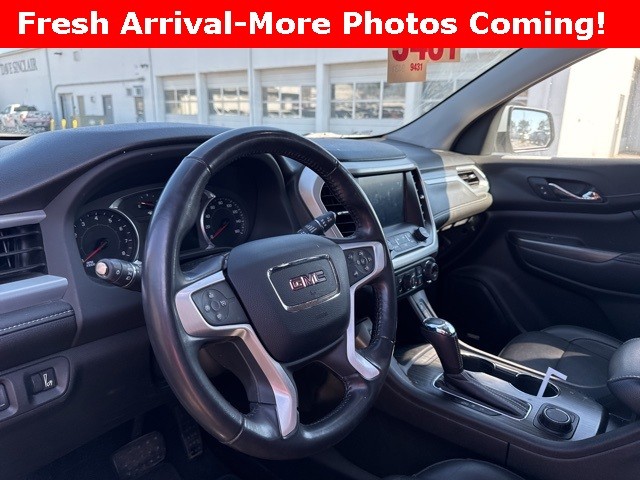 GMC Acadia Vehicle Full-screen Gallery Image 10