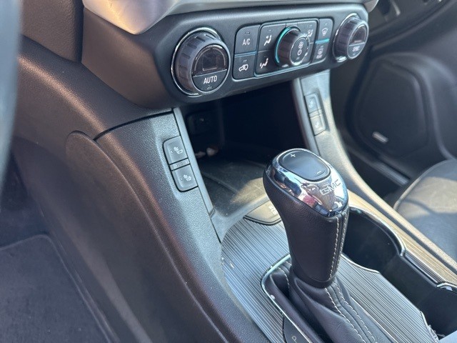 GMC Acadia Vehicle Full-screen Gallery Image 11