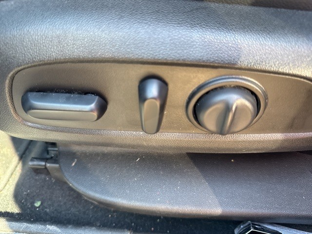 GMC Acadia Vehicle Full-screen Gallery Image 13