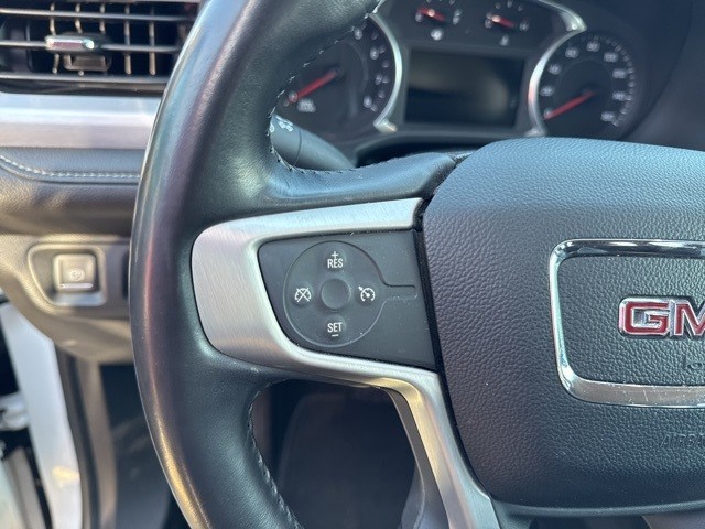 GMC Acadia Vehicle Full-screen Gallery Image 15