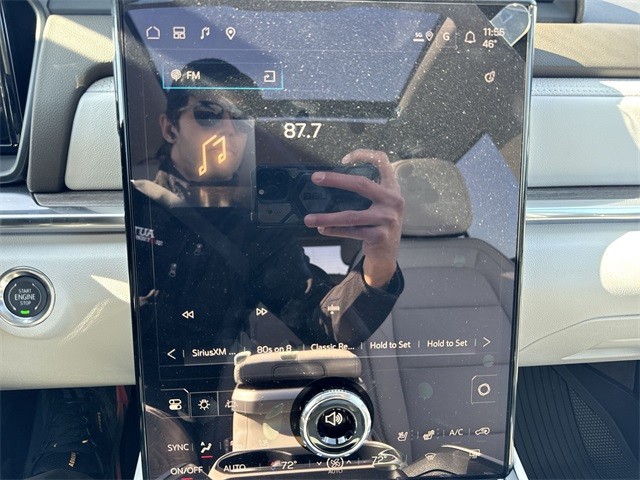 GMC Terrain Vehicle Full-screen Gallery Image 16