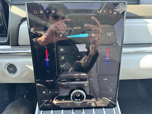 GMC Terrain Vehicle Full-screen Gallery Image 19