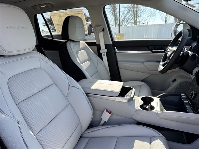 GMC Terrain Vehicle Full-screen Gallery Image 25