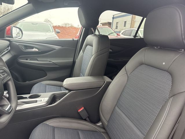 Buick Envista Vehicle Full-screen Gallery Image 11