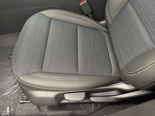 Buick Envista Vehicle Full-screen Gallery Image 12