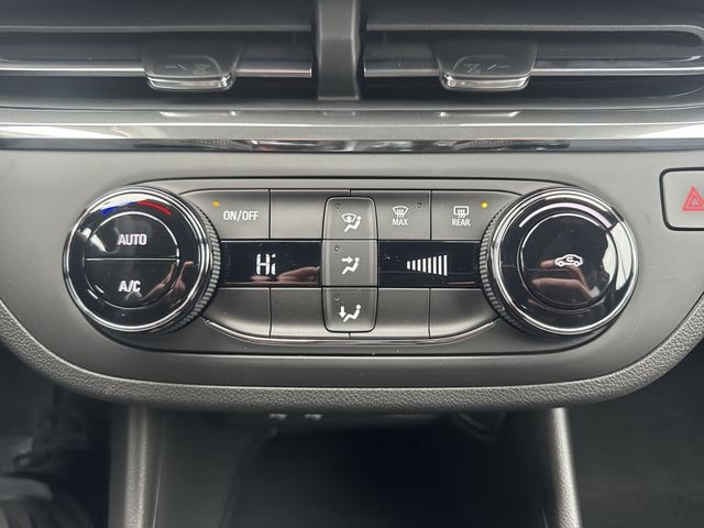 Buick Envista Vehicle Full-screen Gallery Image 18