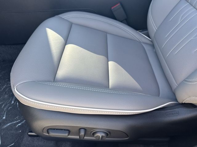 Buick Envista Vehicle Full-screen Gallery Image 12