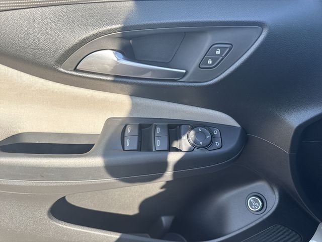 Buick Envista Vehicle Full-screen Gallery Image 13