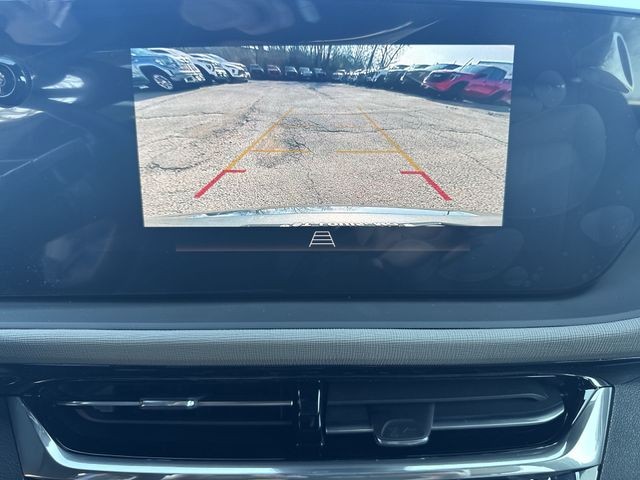 Buick Envista Vehicle Full-screen Gallery Image 17