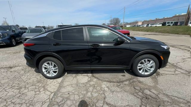 Buick Envista Vehicle Full-screen Gallery Image 09