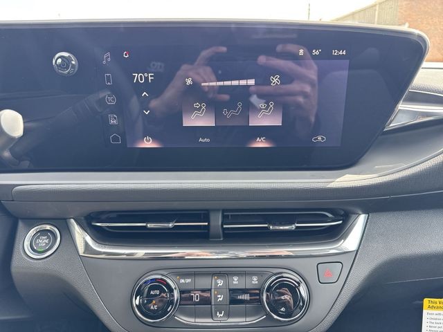 Buick Envista Vehicle Full-screen Gallery Image 18