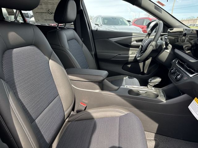 Buick Envista Vehicle Full-screen Gallery Image 23