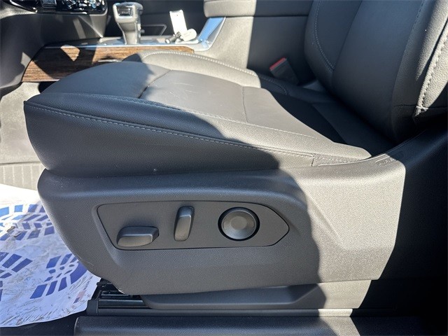 GMC Sierra 1500 Vehicle Full-screen Gallery Image 12