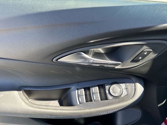 Buick Encore GX Vehicle Full-screen Gallery Image 13