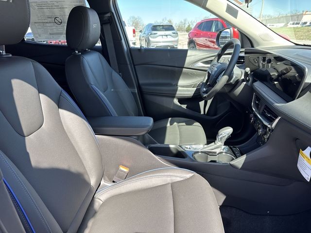Buick Encore GX Vehicle Full-screen Gallery Image 23