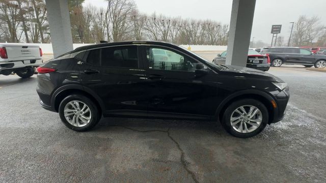 Buick Envista Vehicle Full-screen Gallery Image 09