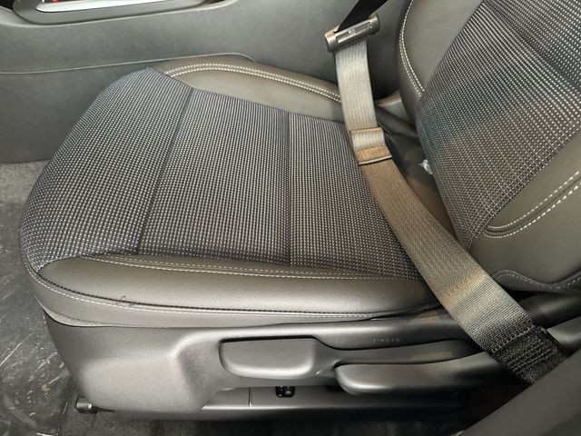 Buick Envista Vehicle Full-screen Gallery Image 12