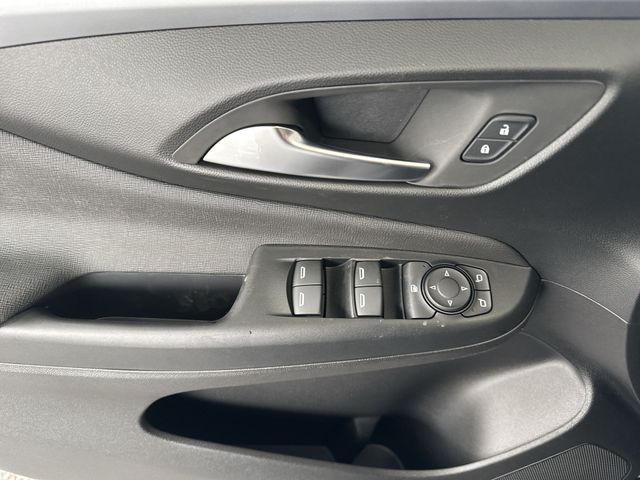 Buick Envista Vehicle Full-screen Gallery Image 13