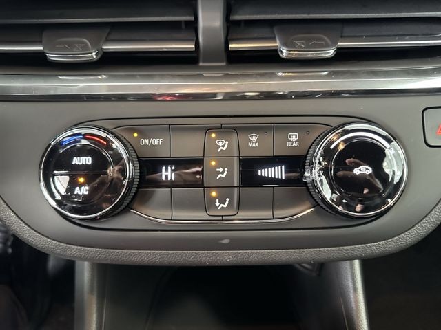 Buick Envista Vehicle Full-screen Gallery Image 18