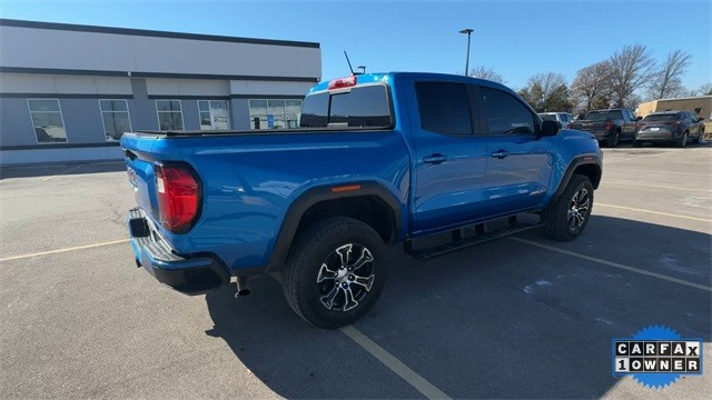 GMC Canyon Vehicle Full-screen Gallery Image 10