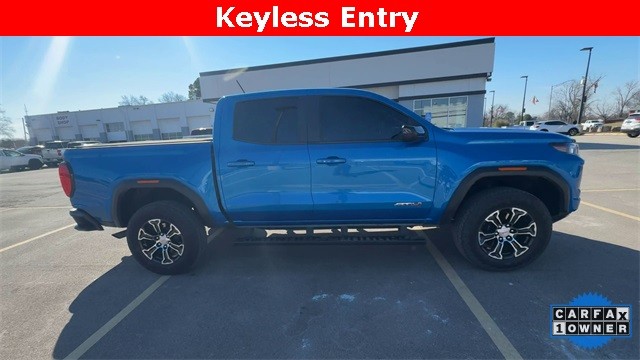 GMC Canyon Vehicle Full-screen Gallery Image 11