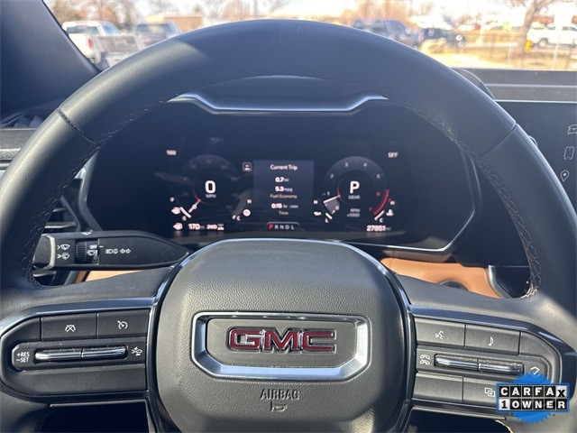 GMC Canyon Vehicle Full-screen Gallery Image 14