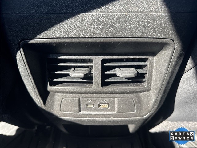 GMC Canyon Vehicle Full-screen Gallery Image 25