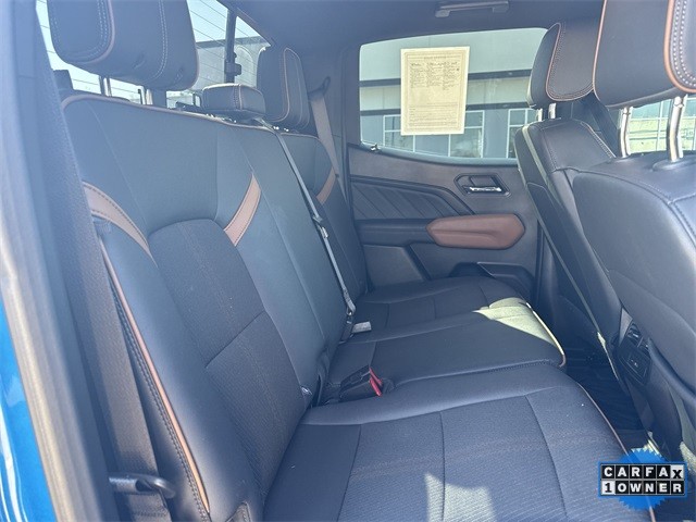 GMC Canyon Vehicle Full-screen Gallery Image 30