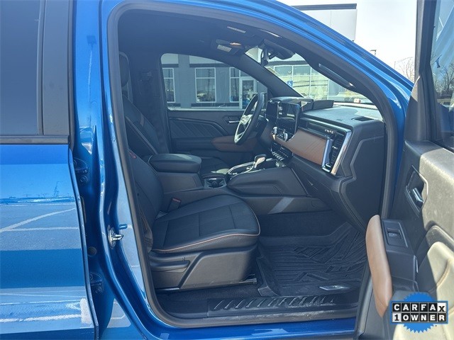 GMC Canyon Vehicle Full-screen Gallery Image 32