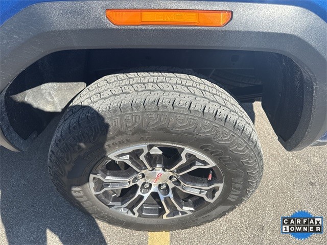 GMC Canyon Vehicle Full-screen Gallery Image 36