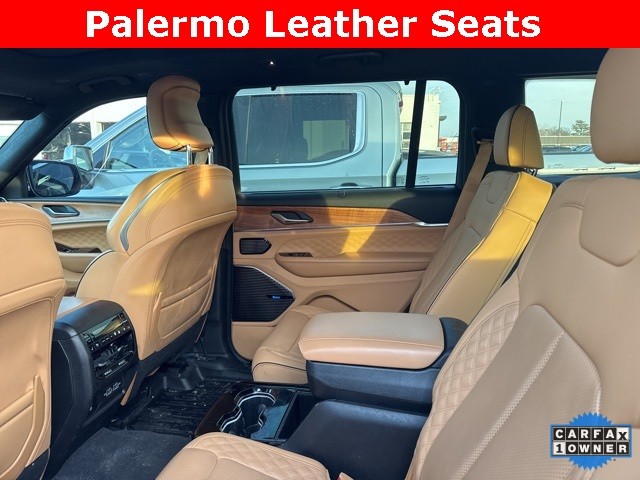 Jeep Grand Cherokee L Vehicle Full-screen Gallery Image 06