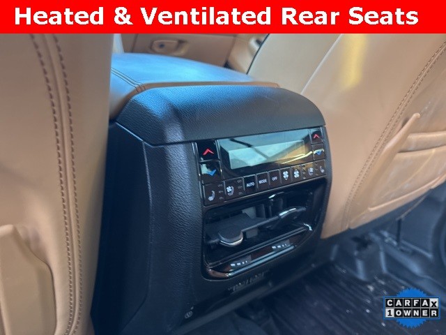 Jeep Grand Cherokee L Vehicle Full-screen Gallery Image 09