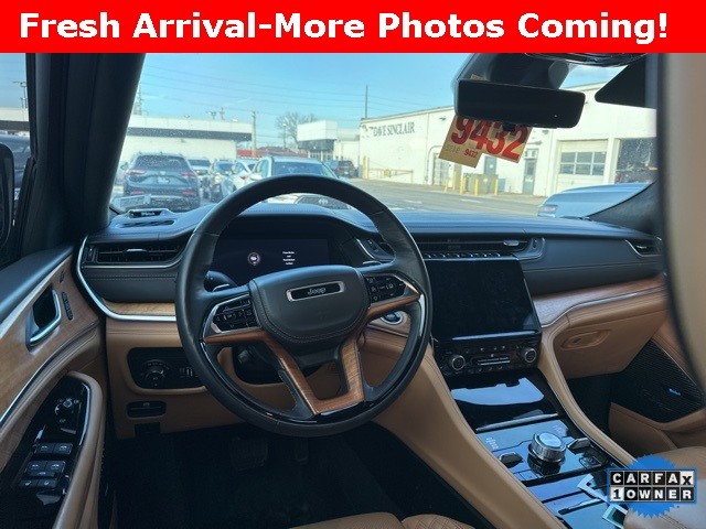 Jeep Grand Cherokee L Vehicle Full-screen Gallery Image 11