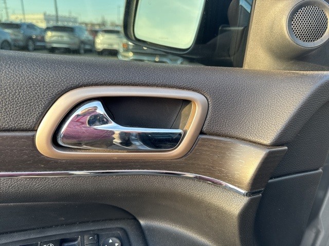 Jeep Grand Cherokee Vehicle Full-screen Gallery Image 15