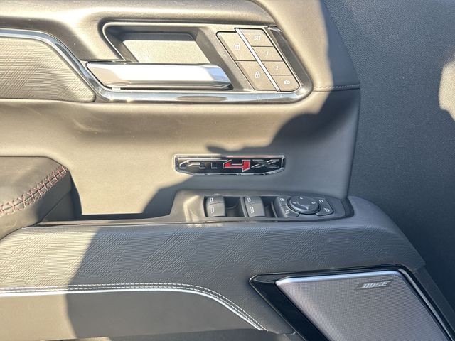 GMC Sierra 1500 Vehicle Full-screen Gallery Image 13