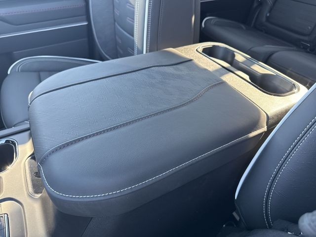 GMC Sierra 1500 Vehicle Full-screen Gallery Image 21