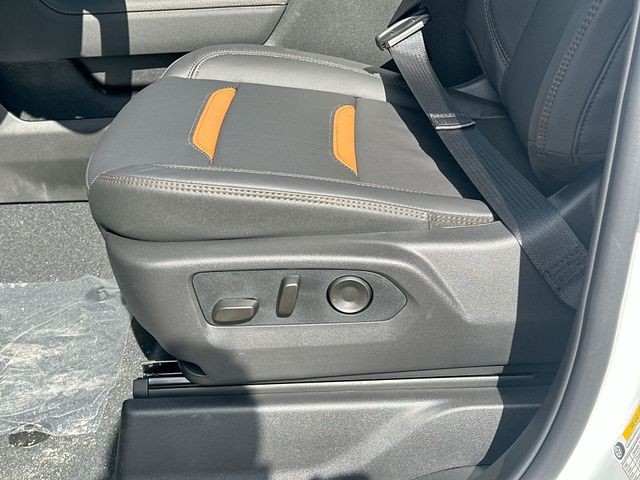 GMC Sierra 1500 Vehicle Full-screen Gallery Image 12