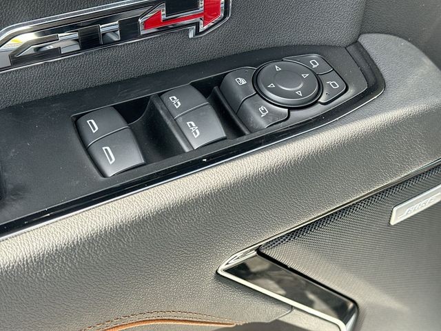 GMC Sierra 1500 Vehicle Full-screen Gallery Image 13