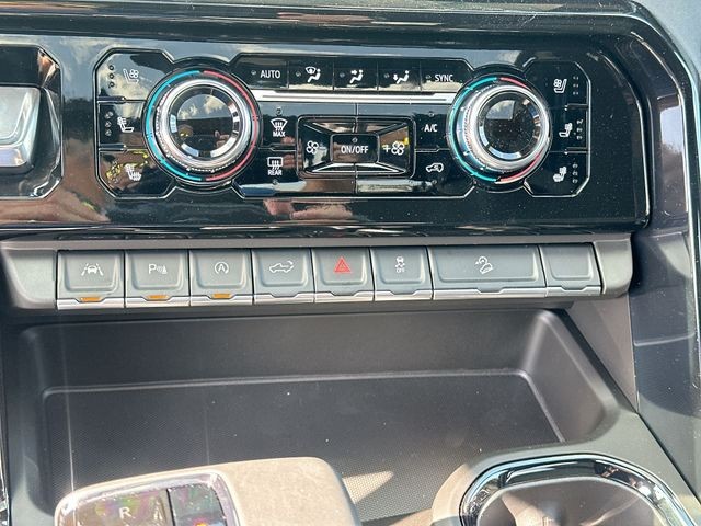 GMC Sierra 1500 Vehicle Full-screen Gallery Image 19