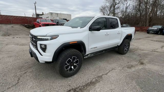 GMC Canyon Vehicle Full-screen Gallery Image 04