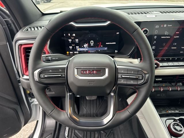 GMC Canyon Vehicle Full-screen Gallery Image 14