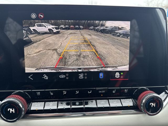 GMC Canyon Vehicle Full-screen Gallery Image 17