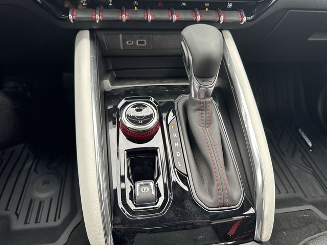 GMC Canyon Vehicle Full-screen Gallery Image 20