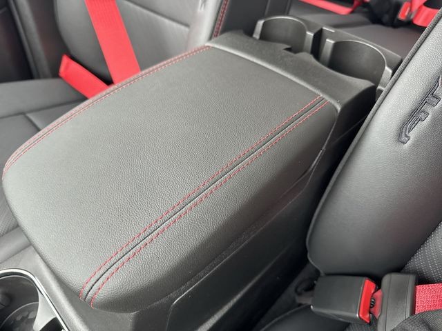 GMC Canyon Vehicle Full-screen Gallery Image 21