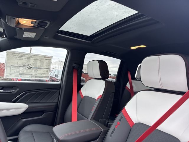 GMC Canyon Vehicle Full-screen Gallery Image 22