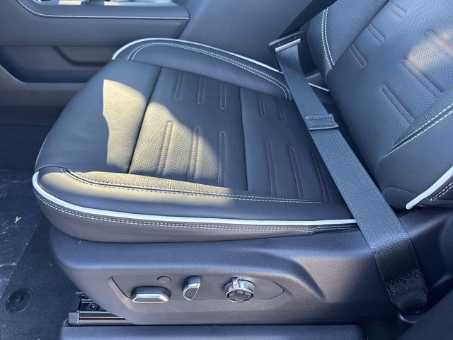 GMC Sierra 1500 Vehicle Full-screen Gallery Image 12